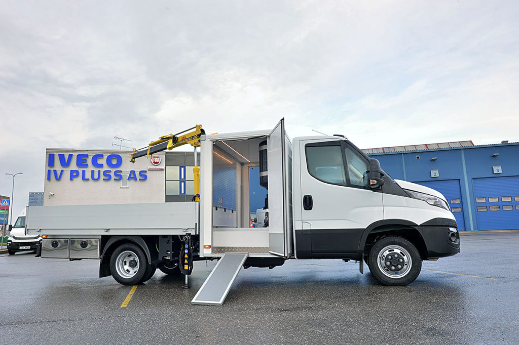 Top-quality service truck for the tire company Superdekk